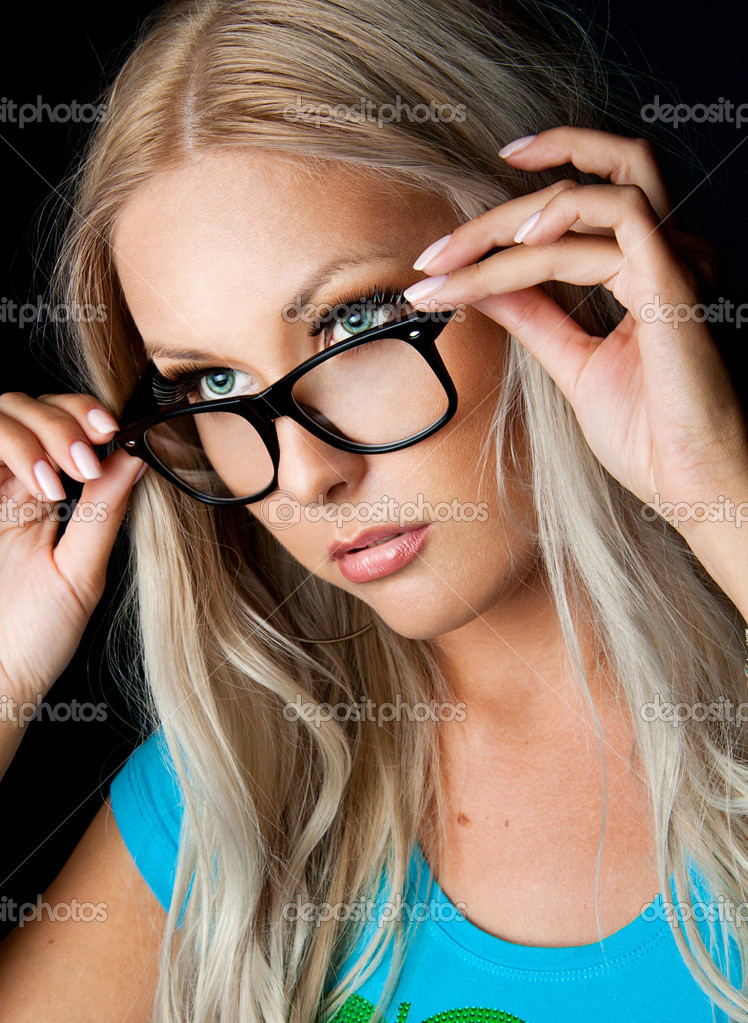 Blondine mit brille