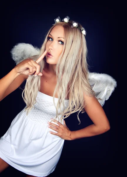 Portréja egy szőke angyal jelmez — Stock Fotó