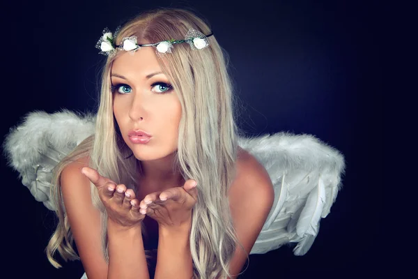 Portret blondynka w kostium anioł — Zdjęcie stockowe