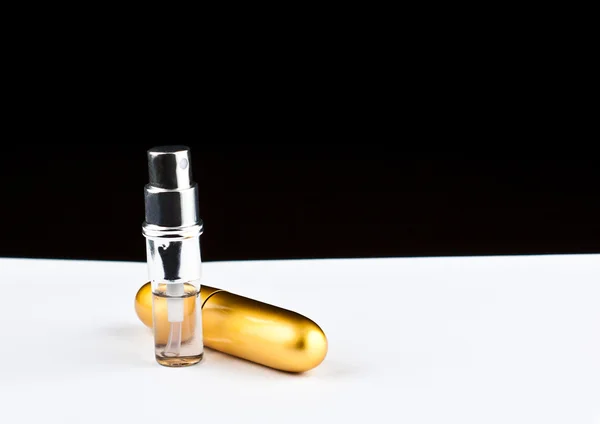 O sticlă de parfum — Fotografie, imagine de stoc