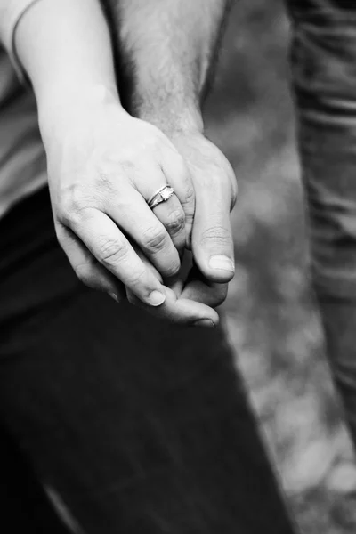 Holding hands — Stock Photo, Image