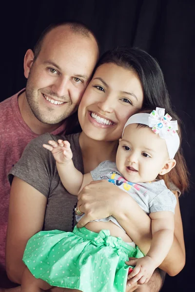 Familia feliz —  Fotos de Stock