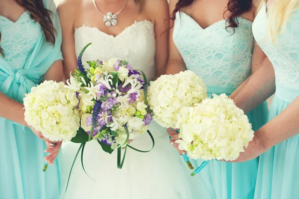 Bouquets de mariée et demoiselles d'honneur Photo De Stock