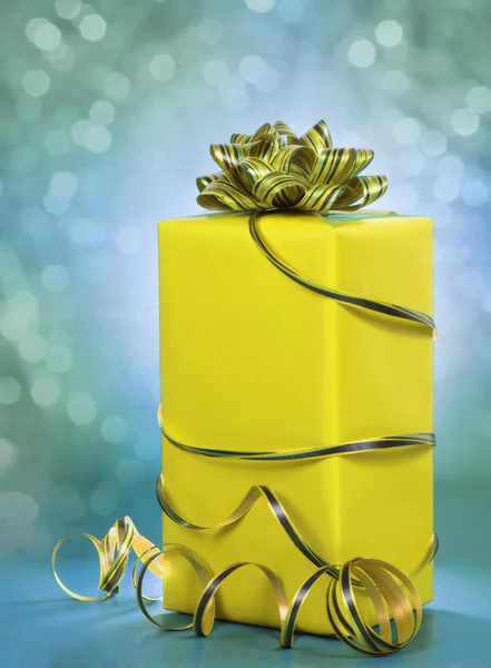 Nice yellow gift — Stock Photo, Image