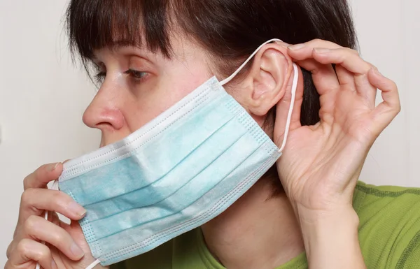 Woman wearing flu mask — Stock Photo, Image