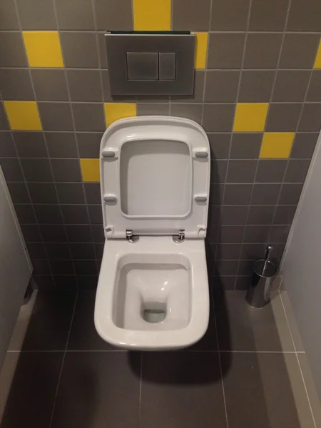 Toilettes publiques en jaune — Photo