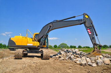 Bir şantiyeye Ekskavatör