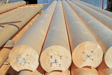 yuvarlak ahşap bina bar kalibre edilmiş.