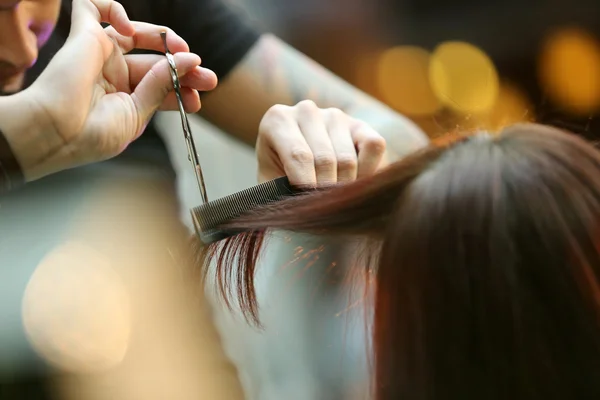 Barbeiro corte de cabelo — Fotografia de Stock