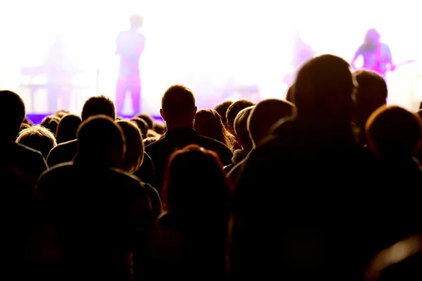 Music concert with stage and audience at live concert — Stock Photo, Image