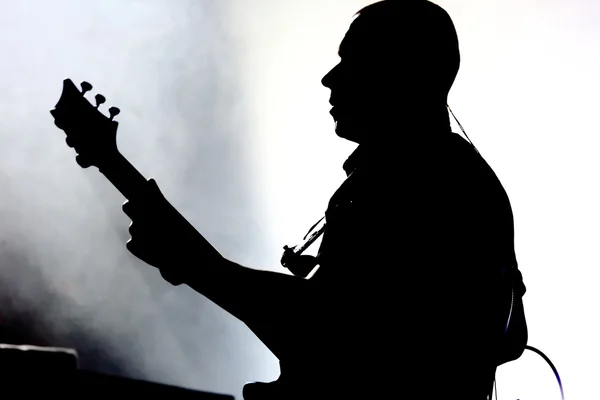 Gitarist on the stage during the concert — Stock Photo, Image