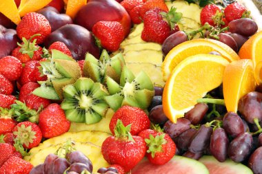 sağlıklı meyve çilek üzüm ananas ve kivi ile Kahvaltı