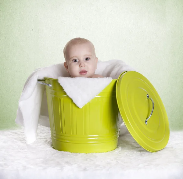 赤ちゃんのバケツ — ストック写真