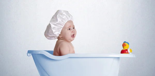 Baby med anka blå — Stockfoto