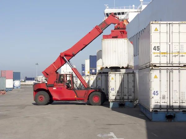 Экспорт контейнеров — стоковое фото