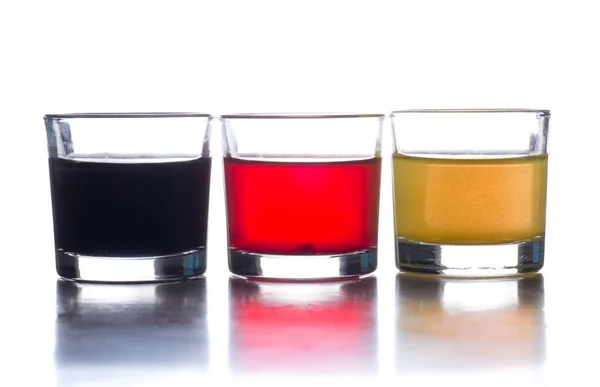 Vários Copos Tiro Com Bebidas Diferentes Que Combinados Representam Bandeira — Fotografia de Stock