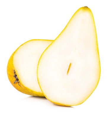 Beyaz arka planda yarı izole olmuş olgun armut. Kesme yolu.