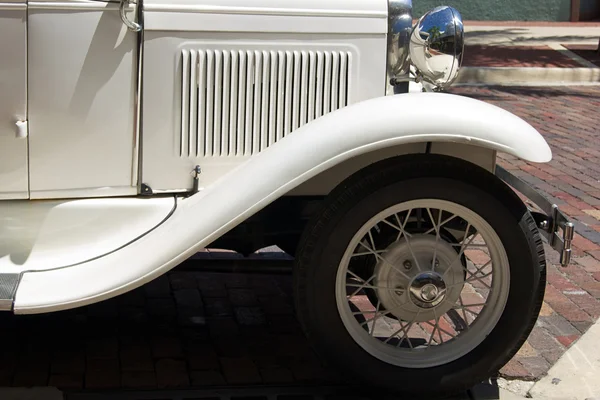 Auto branco antigo — Fotografia de Stock