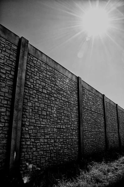 Τοίχο με "σημείο φυγής" και ήλιο — Φωτογραφία Αρχείου