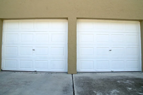 Wide angle garage doors closed — Stock Photo, Image