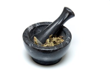 geleneksel harç ve havaneli ile otlar