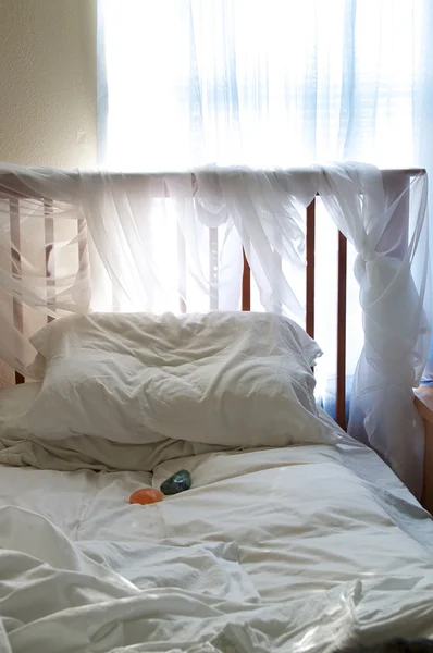 Bedroom detail simple with sunlight and healing stones — Stock Photo, Image