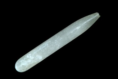 siyah üzerine selenit değnek