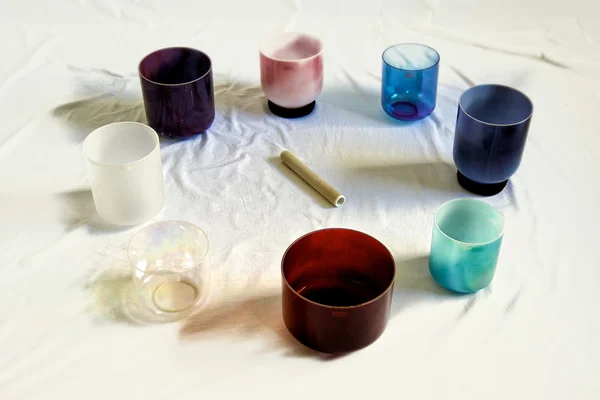 Image stylisée de bols chantants en cristal — Photo