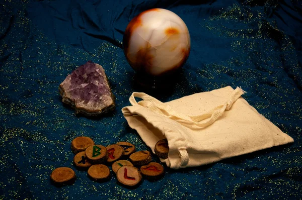 Amethyst and crystal ball with runes — Stock Photo, Image