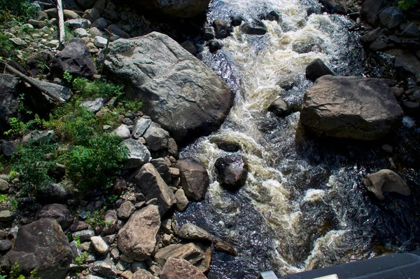 Regardant Rivière Rocheuse Dans Nature Sauvage Wilmington New York Avec — Photo