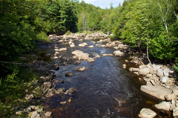 Regardant Vers Rivière Rocheuse Dans Nature Sauvage Wilmington New York — Photo