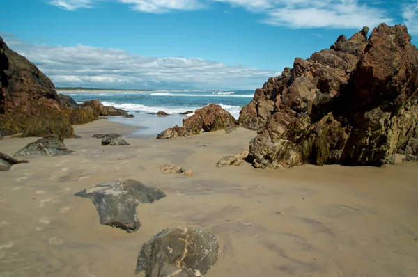 Stora Taggiga Klippor Fyller Den Sandtäckta Stranden Ogunquit Maine Med — Stockfoto