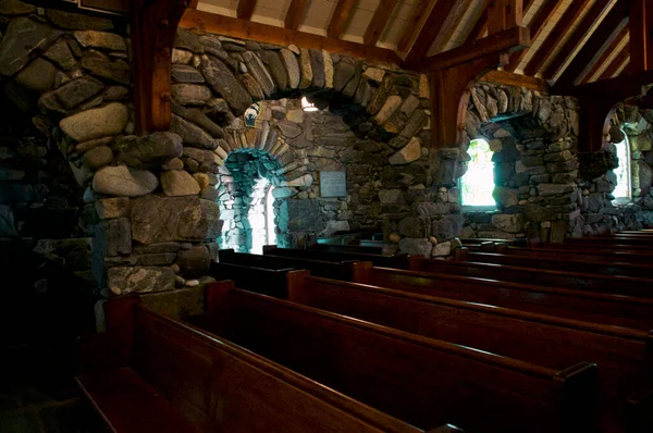 Piękny Kościół Anns Stone Chapel Kennybunkport Maine Pokazując Rzędy Drewnianych — Zdjęcie stockowe