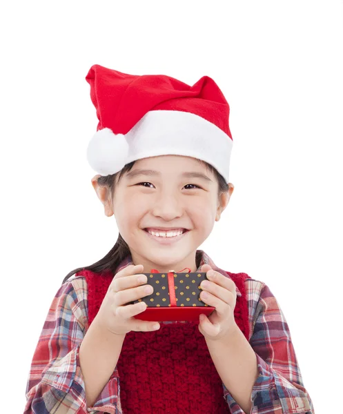 Küçük kız Noel hediyesi tutan gülümseyerek — Stok fotoğraf