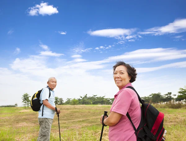 Happy asian senior couple hiking in the nature — Stock Photo, Image
