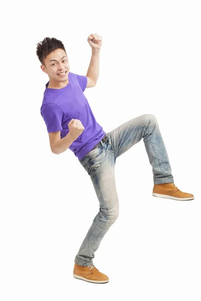 Mutlu genç Asyalı adamın tam uzunlukta — Stok fotoğraf