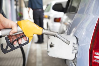 benzin pompası Automobil Yakıt dolumu