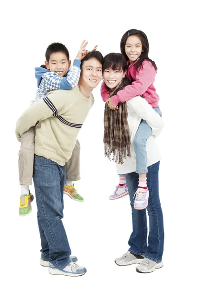 Volledige lengte van Aziatische en gelukkige familie geïsoleerd op wit — Stockfoto