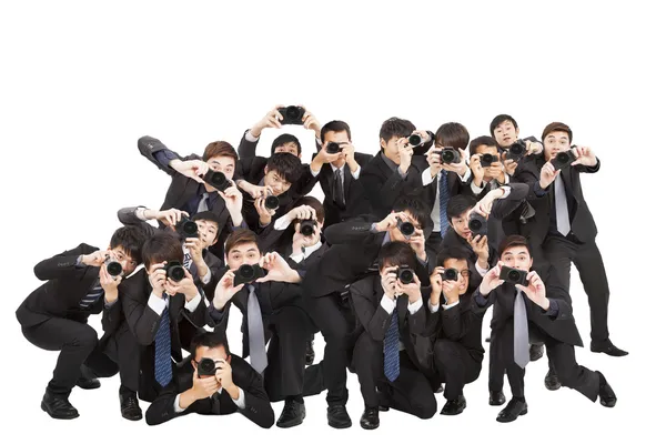 Muitos fotógrafos segurando câmera apontando para você — Fotografia de Stock