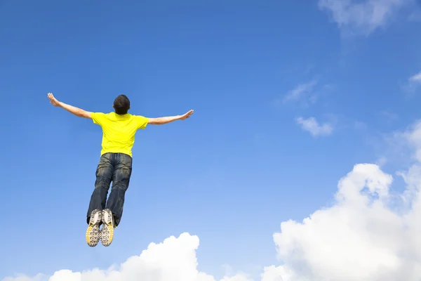 Feliz joven saltando — Foto de Stock