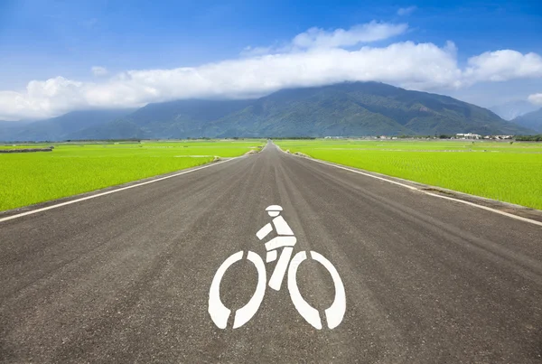 自転車のみの田舎道 — ストック写真