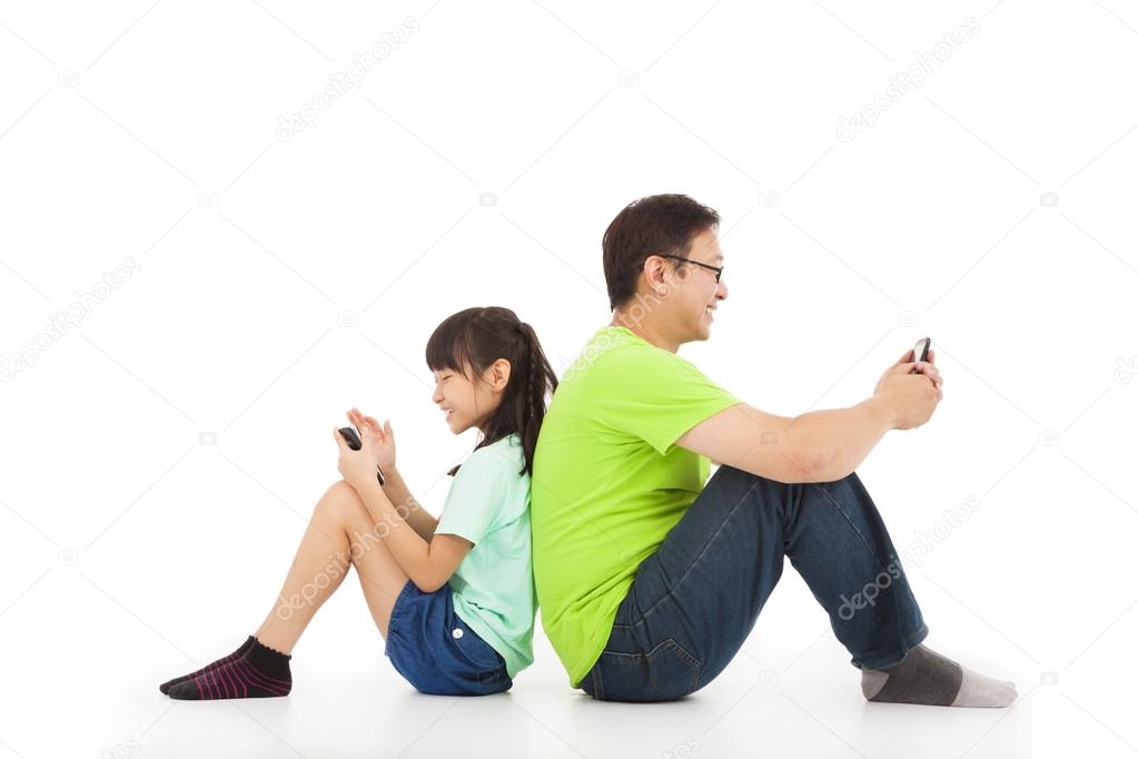 communication between father and daughter by smart phone
