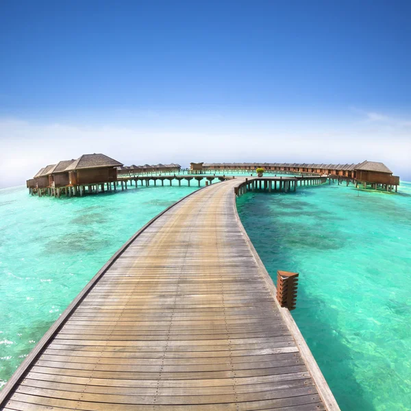 Piękne wody willi nad morzem. Malediwy — Zdjęcie stockowe