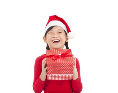Noel hediyesi tutan mutlu küçük kız