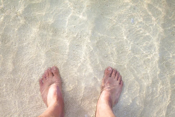 Piedi sulla spiaggia di sabbia — Foto Stock