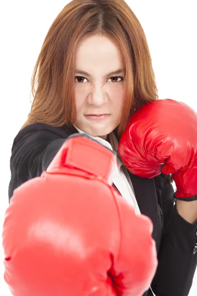 Colère Femme d'affaires boxe poinçonnage vers et prêt à se battre — Photo