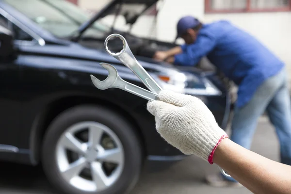 Handhabungswerkzeuge und Auto-Service-Konzept — Stockfoto