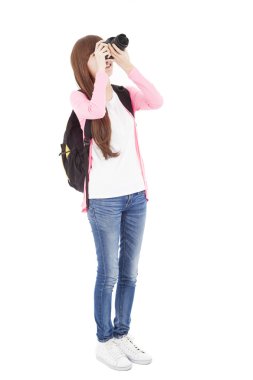 genç kız dijital kamera ile fotoğraf çekimi