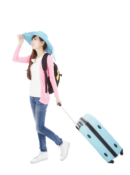 Mujer joven sosteniendo caso de viaje y sombrero —  Fotos de Stock