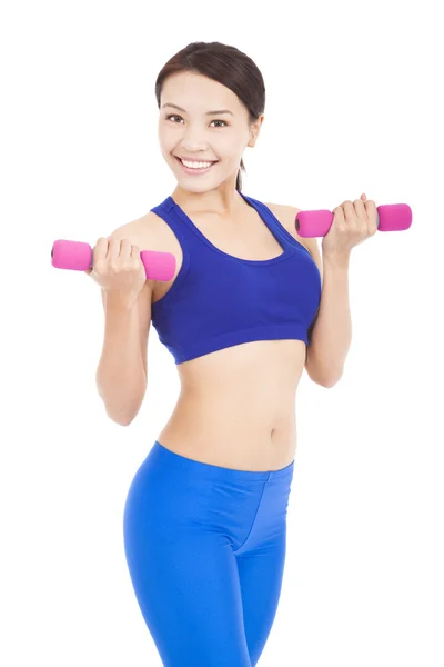 Joven atractiva mujer deportiva con mancuernas — Foto de Stock